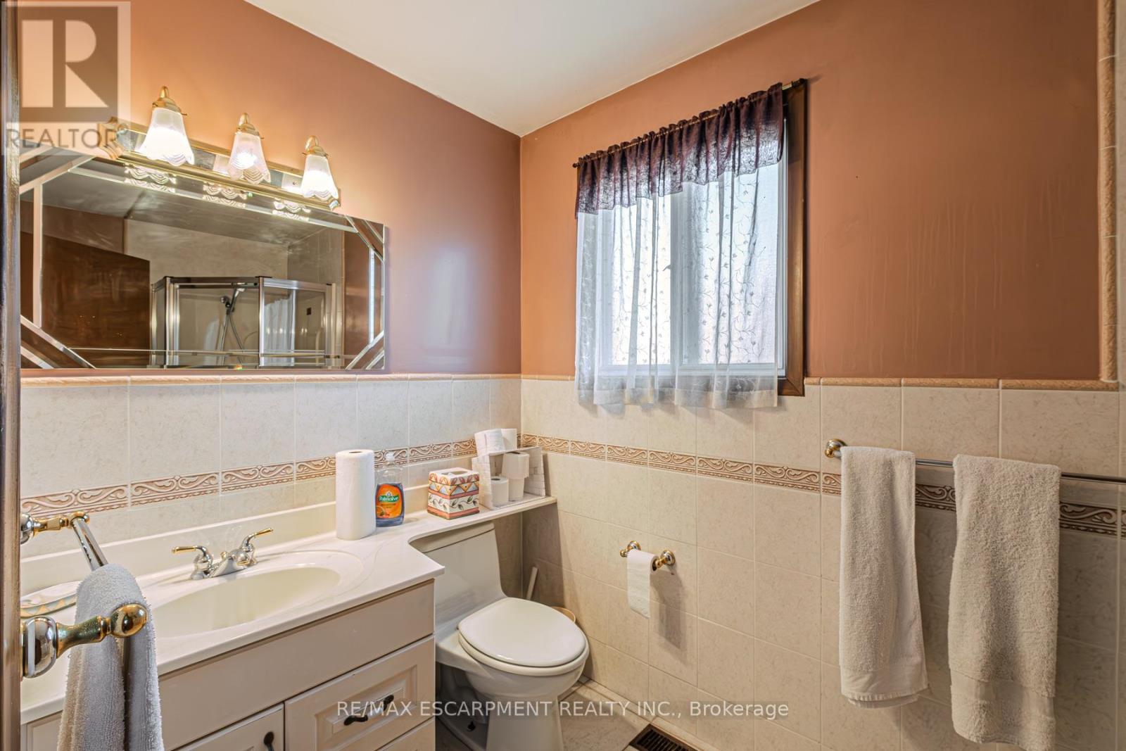 Photo 24 of 20 Harvard Place, Hamilton ON