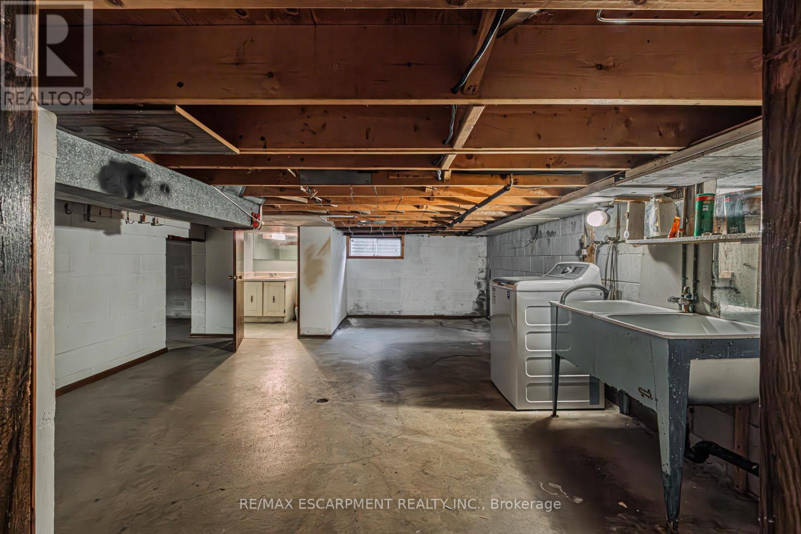 Photo 9 of 20 Harvard Place, Hamilton ON