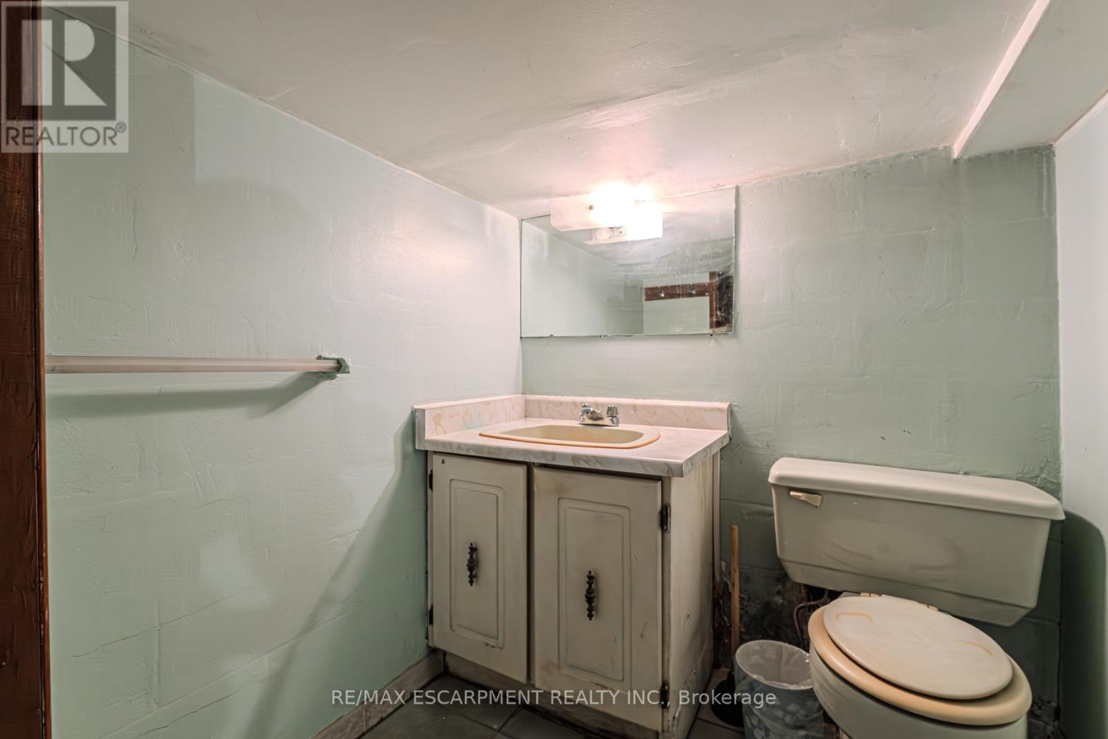Photo 5 of 20 Harvard Place, Hamilton ON