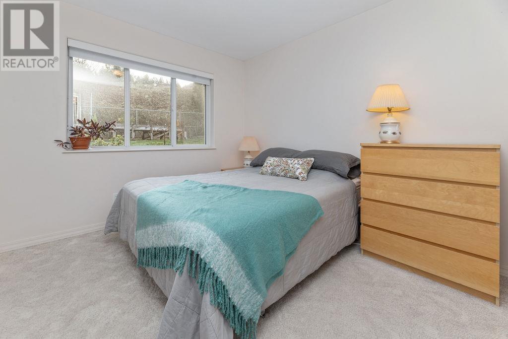 5174 RADCLIFFE ROAD, Sechelt