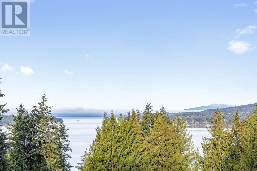 5174 RADCLIFFE ROAD, Sechelt