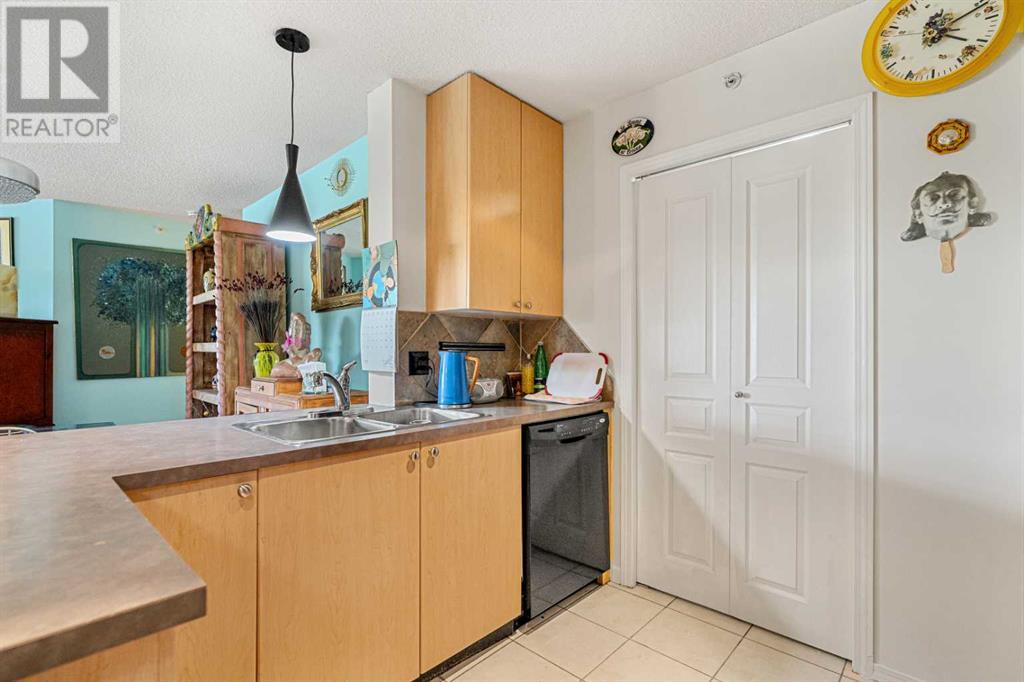 Single Family House for Sale in   Richard Place SW Lincoln Park Calgary 