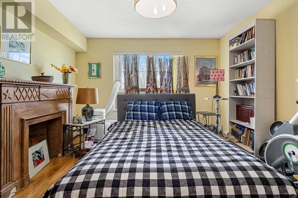 Single Family House for Sale in   Richard Place SW Lincoln Park Calgary 