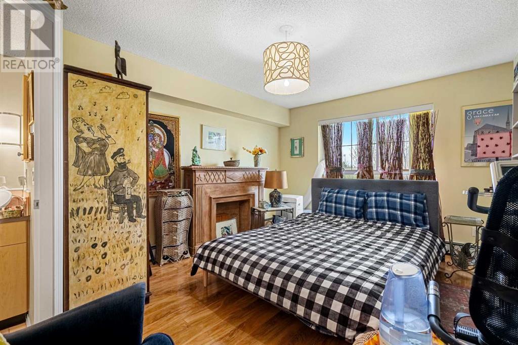 Single Family House for Sale in   Richard Place SW Lincoln Park Calgary 