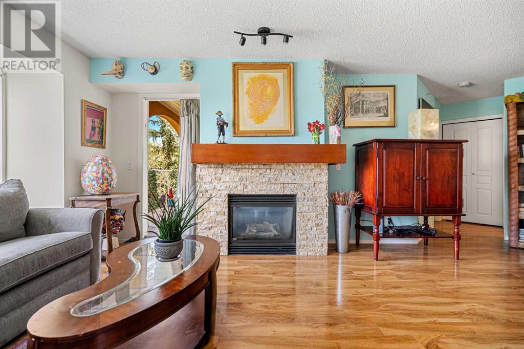 Single Family House for Sale in   Richard Place SW Lincoln Park Calgary 