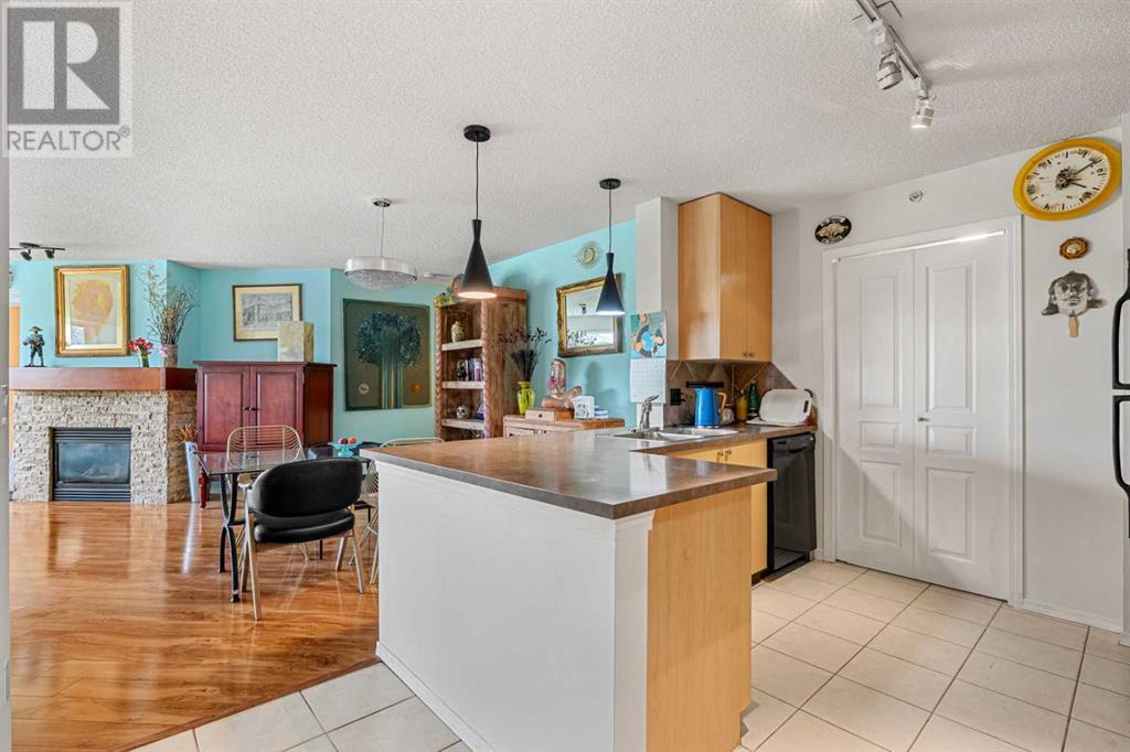 Single Family House for Sale in   Richard Place SW Lincoln Park Calgary 