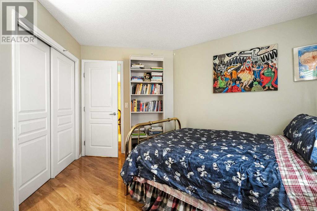 Single Family House for Sale in   Richard Place SW Lincoln Park Calgary 