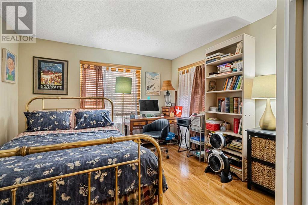 Single Family House for Sale in   Richard Place SW Lincoln Park Calgary 