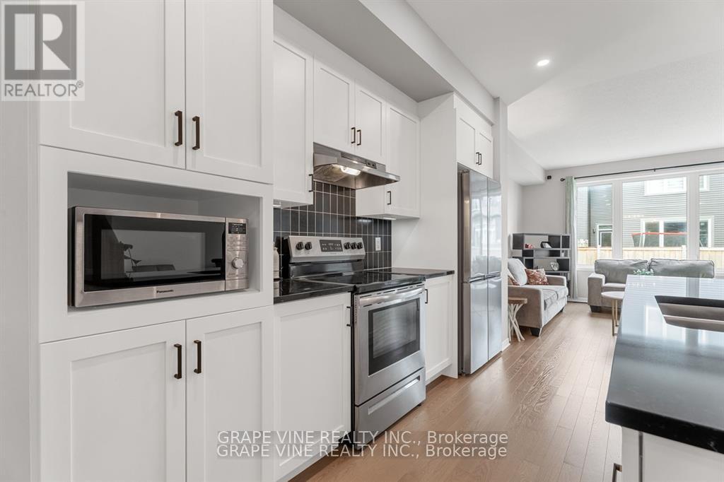 Photo 3 of 678 Taliesin Crescent, Ottawa ON