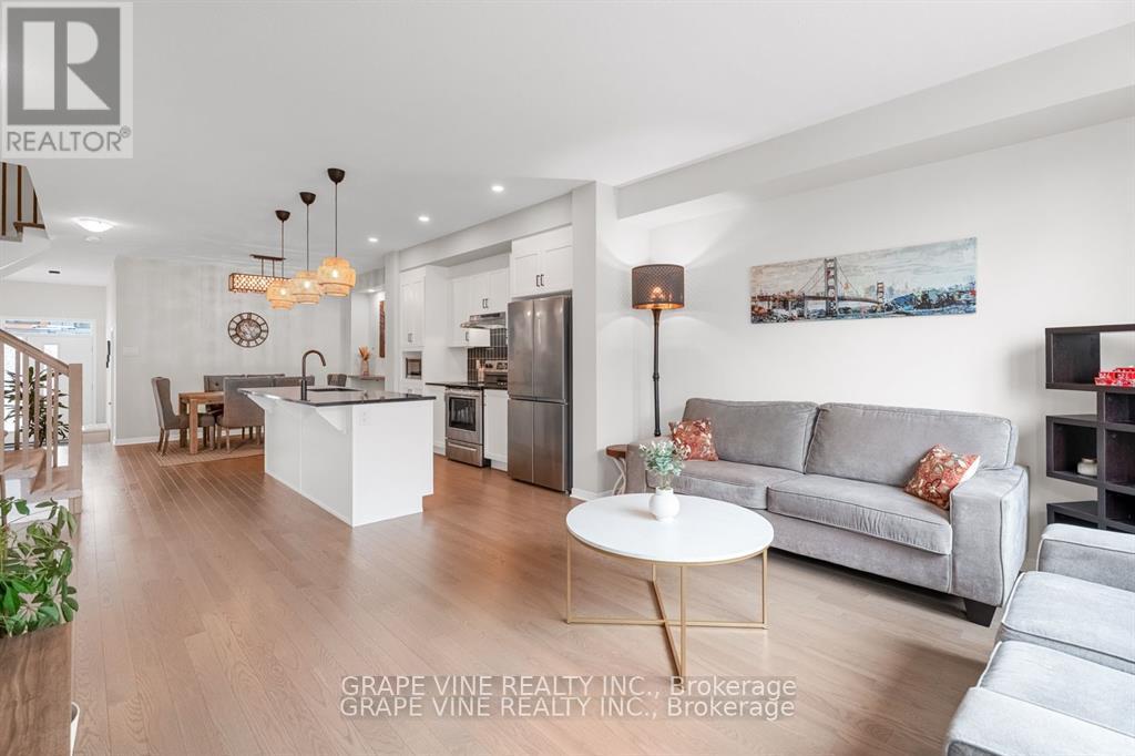 Photo 2 of 678 Taliesin Crescent, Ottawa ON