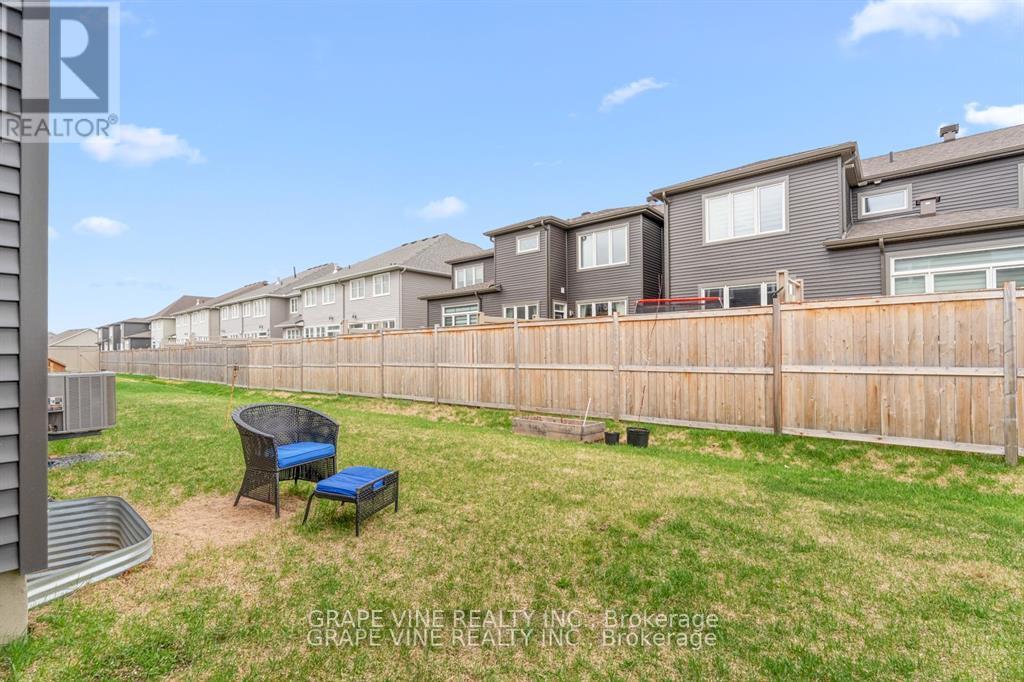Photo 15 of 678 Taliesin Crescent, Ottawa ON