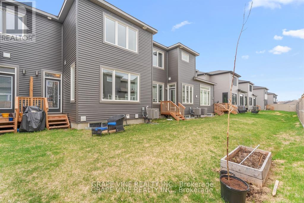 Photo 33 of 678 Taliesin Crescent, Ottawa ON