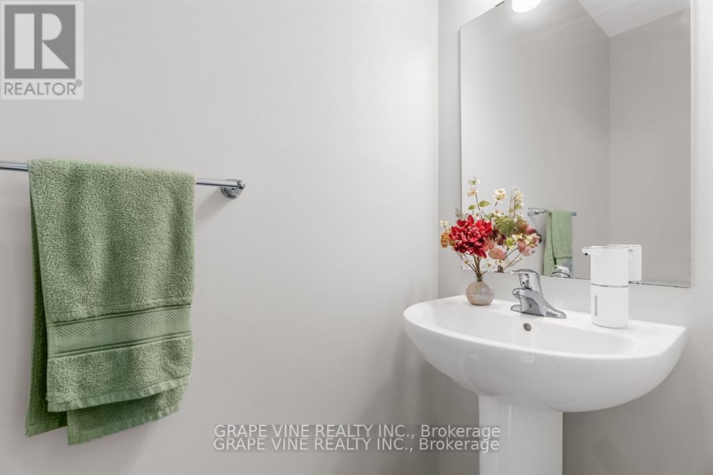 Photo 19 of 678 Taliesin Crescent, Ottawa ON