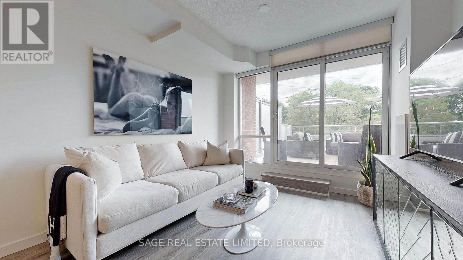 Photo 3 of 304 551 Maple Avenue, Burlington ON