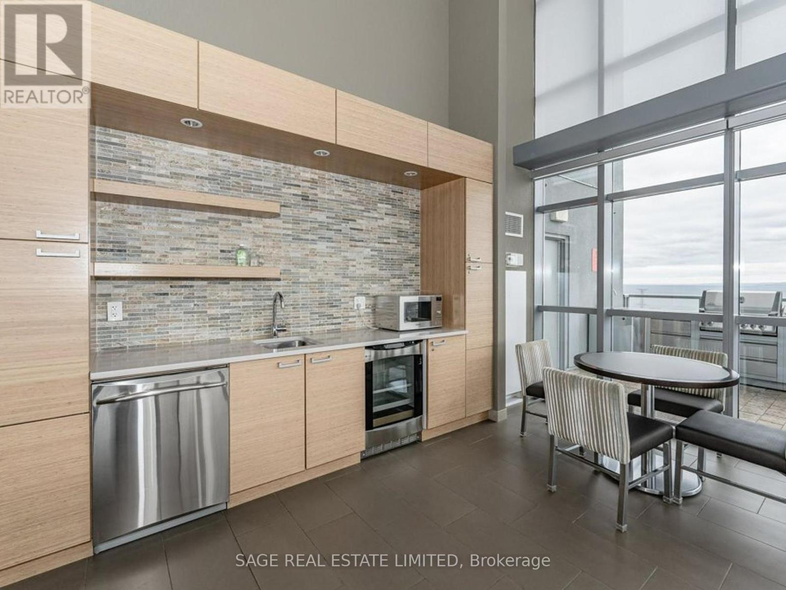 Photo 32 of 304 551 Maple Avenue, Burlington ON