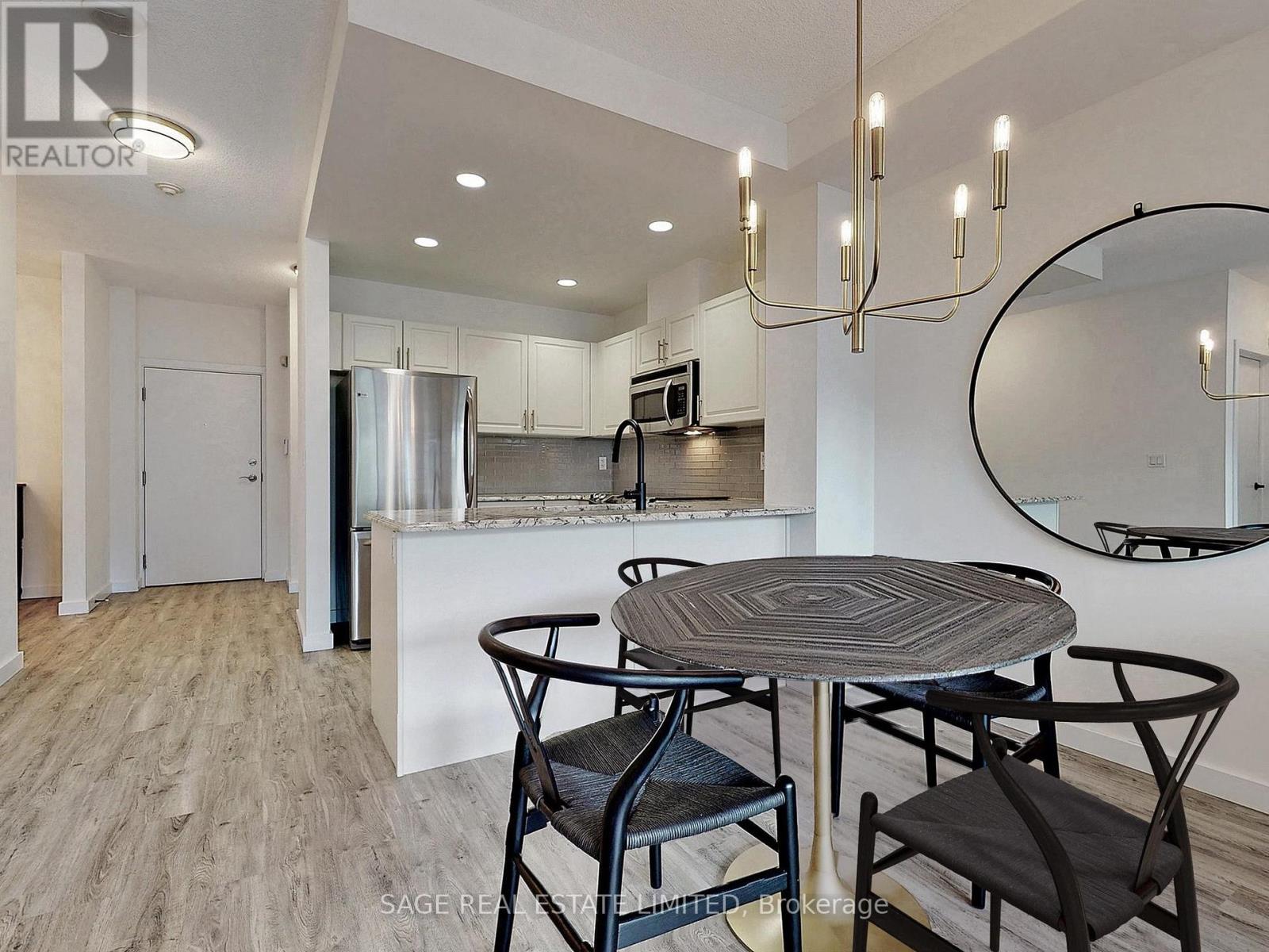 Photo 6 of 304 551 Maple Avenue, Burlington ON