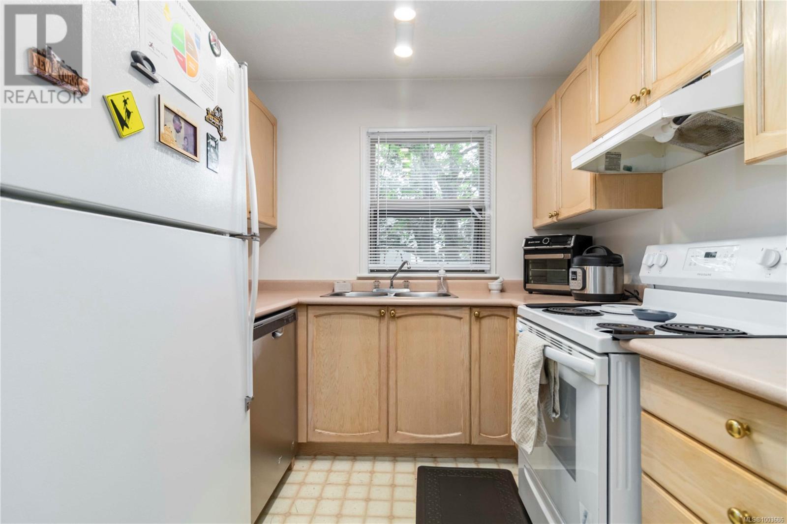 Photo 16 of 203 930 North Park St, Victoria BC