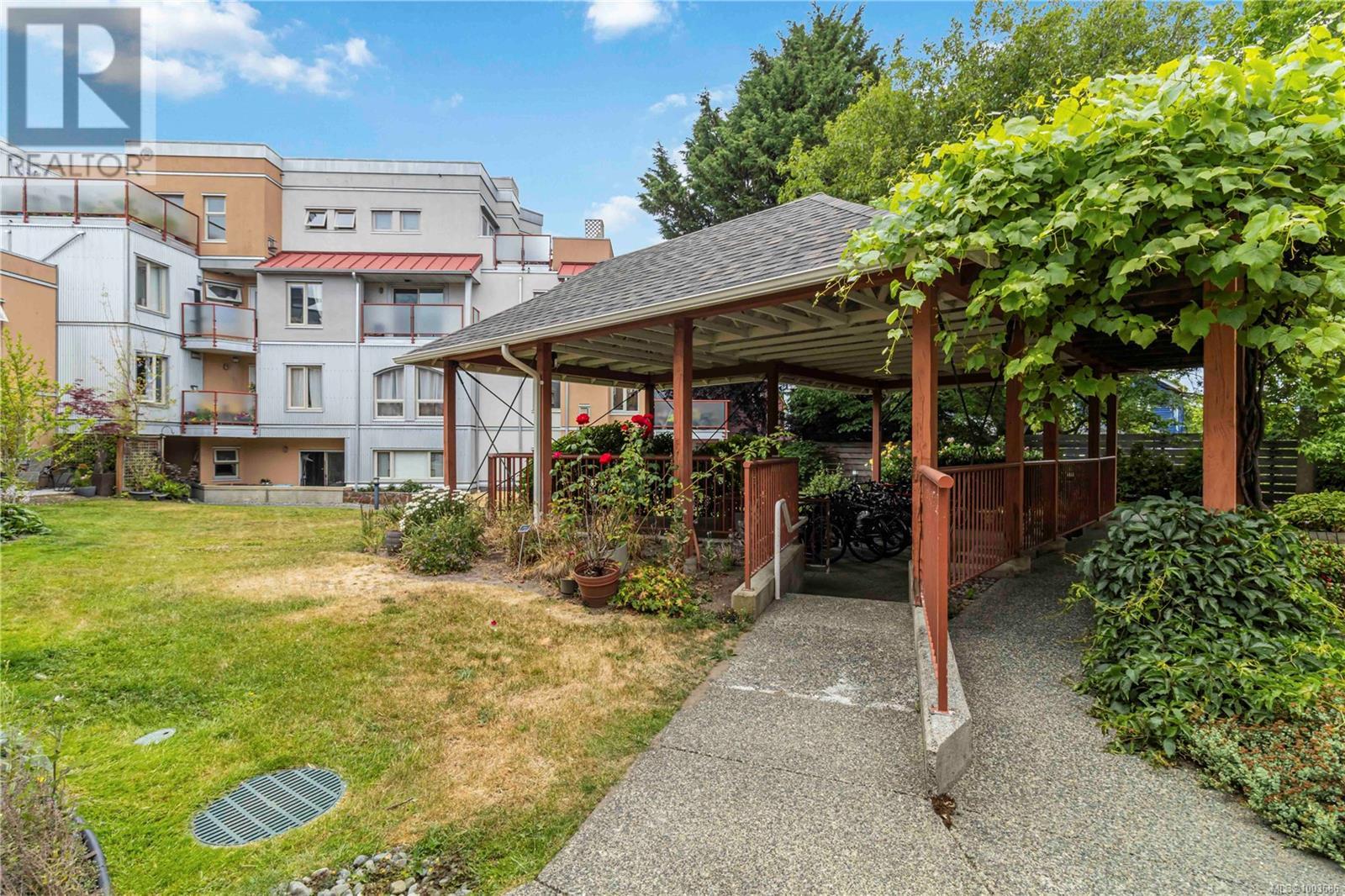 Photo 33 of 203 930 North Park St, Victoria BC