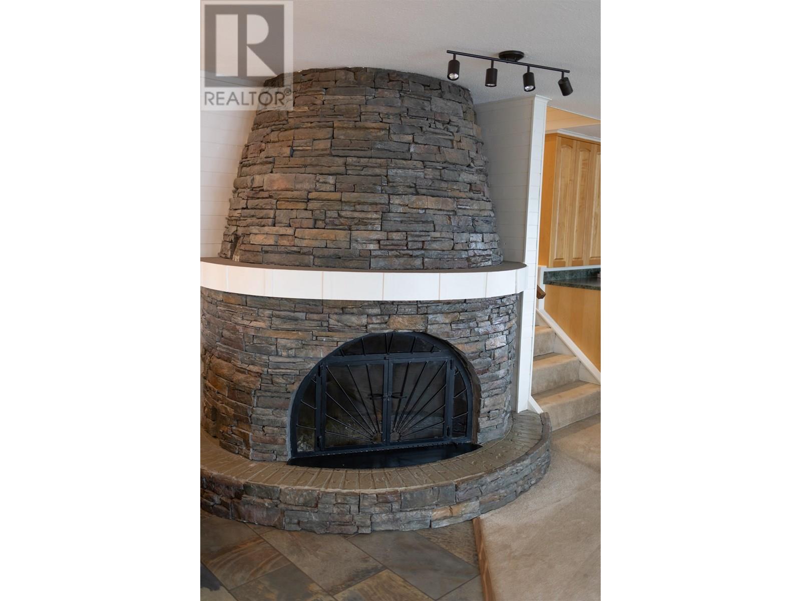 1638 UNCHA LAKE Road, Burns Lake