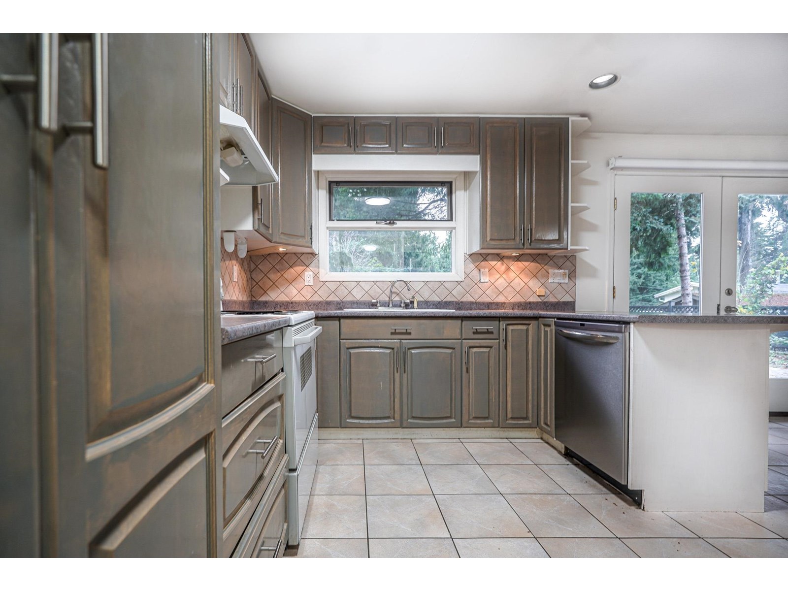 Photo 11 of 8577 Terrace Drive, Delta BC