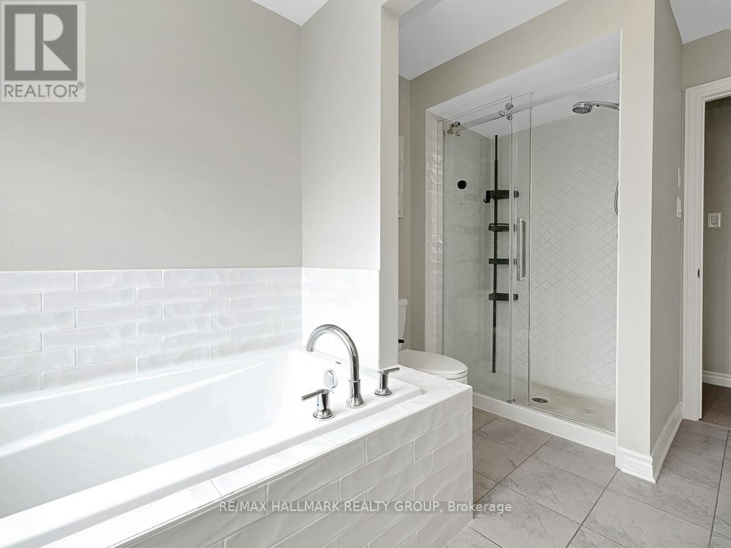 Photo 5 of 103 Warrior Street, Ottawa ON