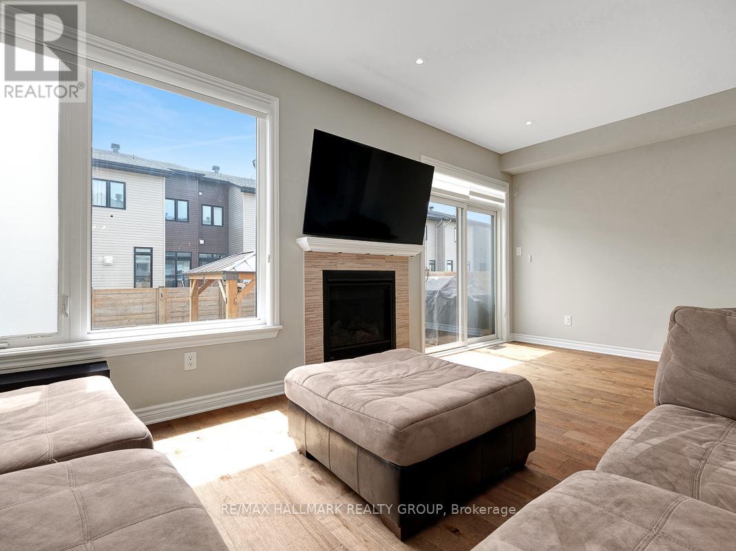 Photo 34 of 103 Warrior Street, Ottawa ON