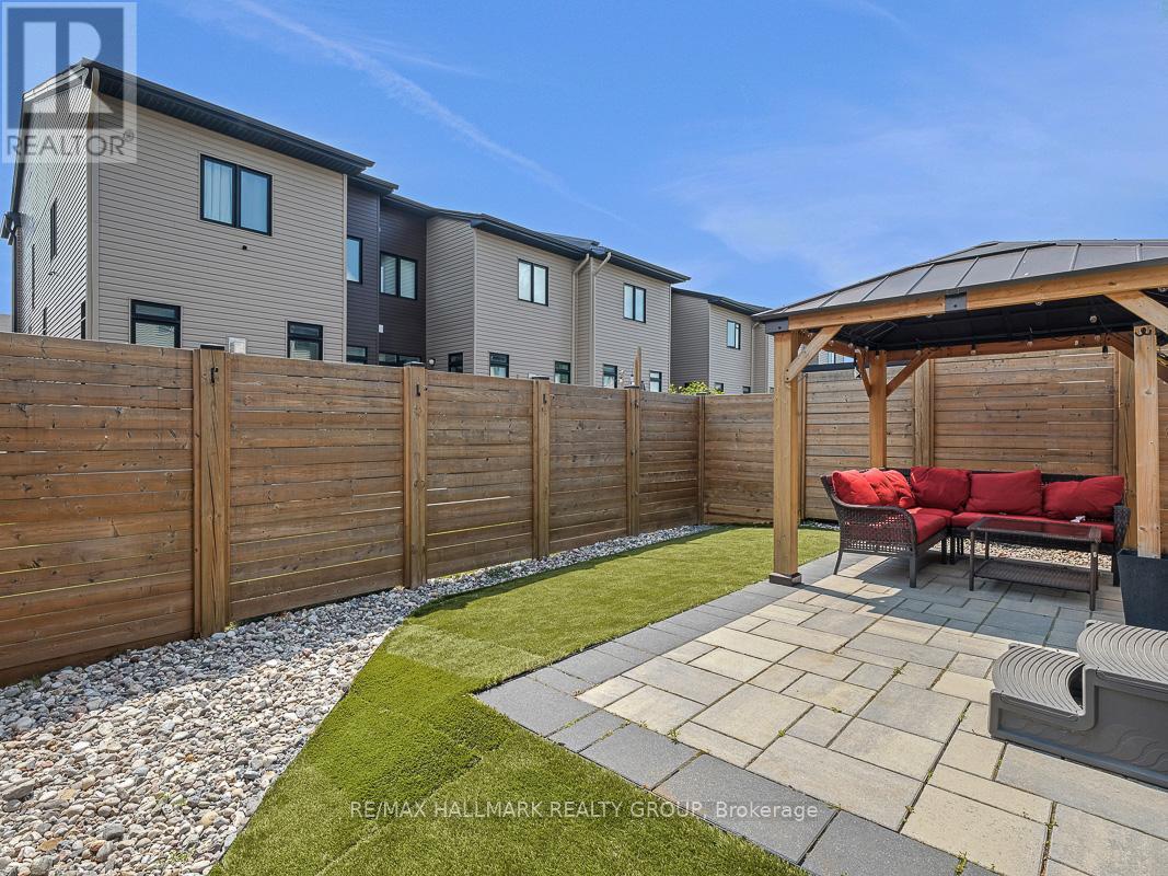 Photo 12 of 103 Warrior Street, Ottawa ON