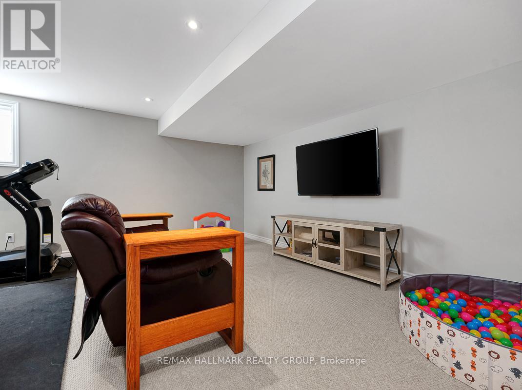 Photo 8 of 103 Warrior Street, Ottawa ON