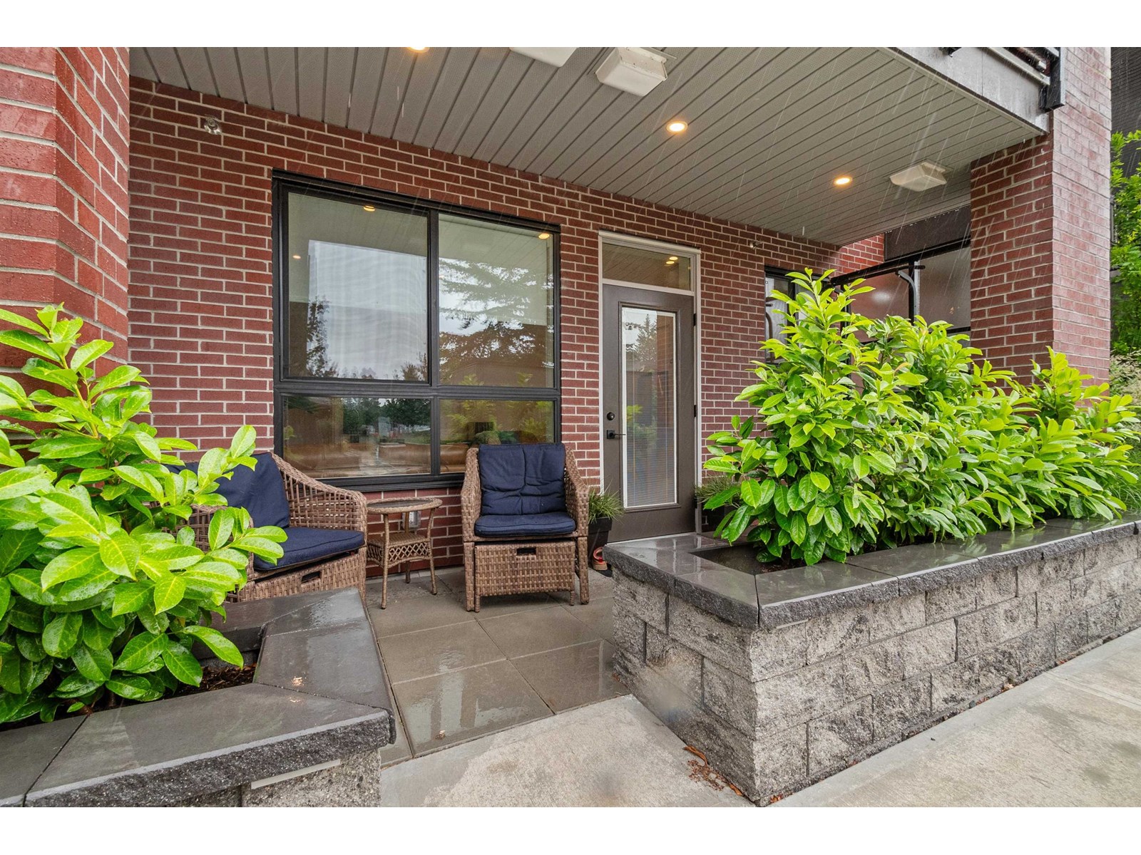 Photo 1 of 103 45511 Campus Drive Garrison Crossing, Chilliwack BC