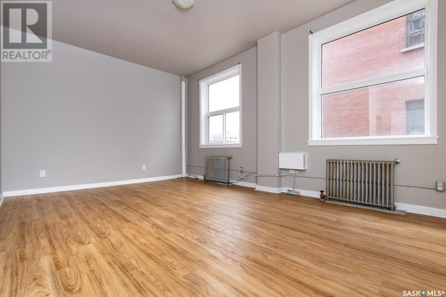 423 1st AVENUE NW - Photo 2 of 9, Moose Jaw, Saskatchewan