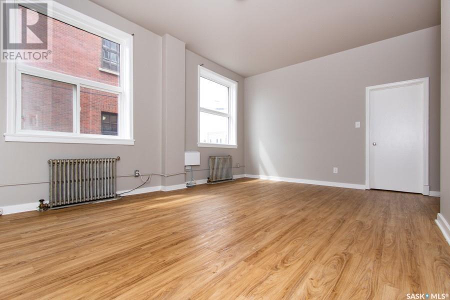 423 1st AVENUE NW - Photo 4 of 9, Moose Jaw, Saskatchewan