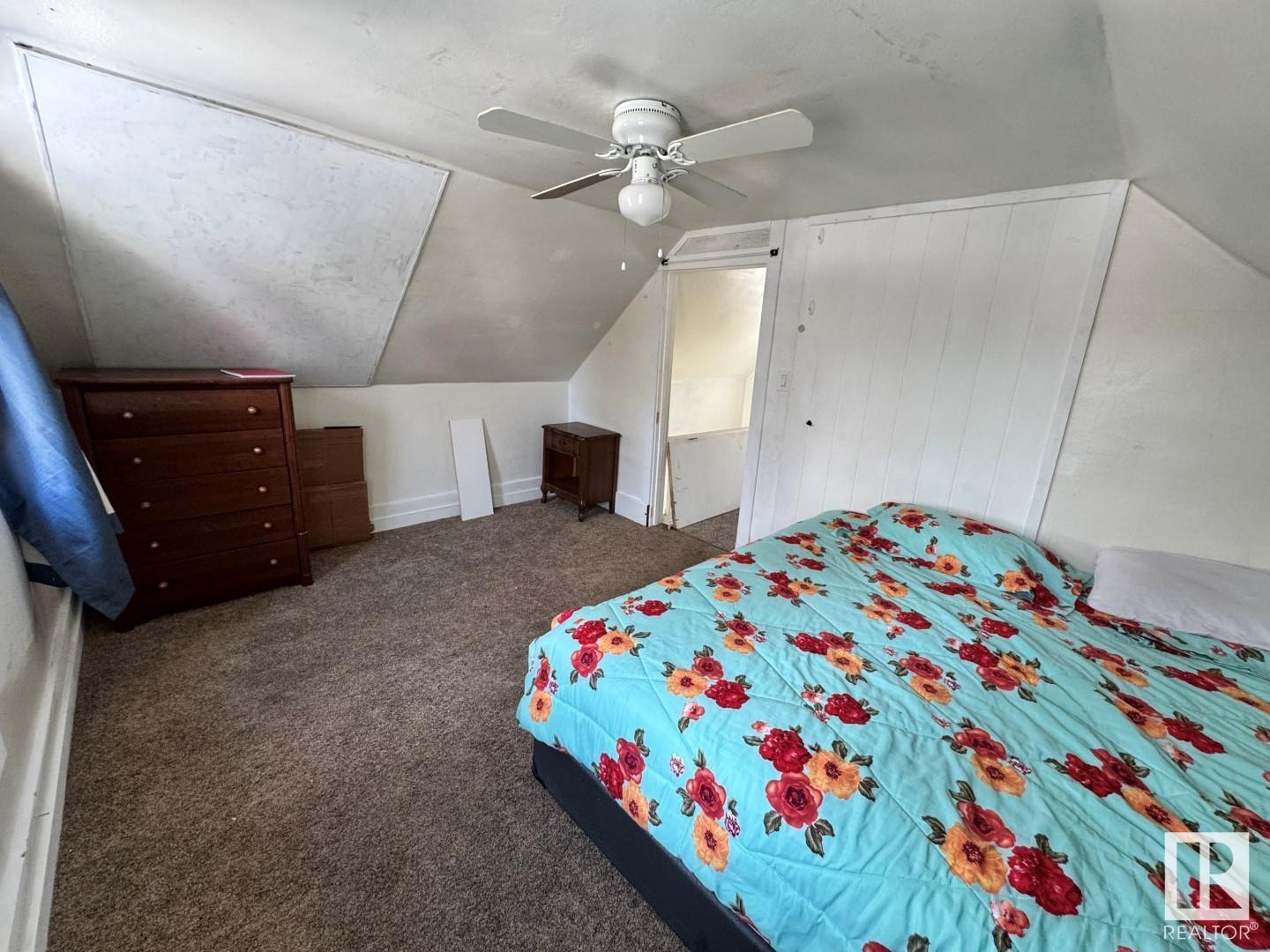 Photo 3 of 11928 68 St Nw, Edmonton AB