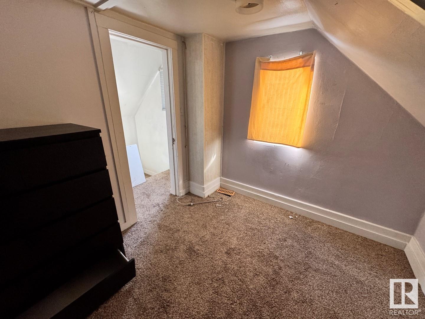 Photo 8 of 11928 68 St Nw, Edmonton AB