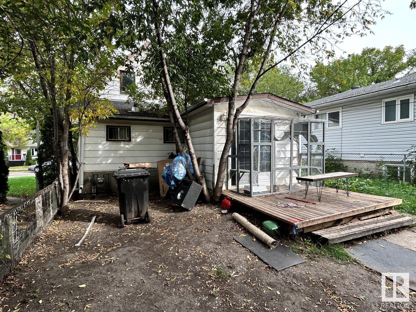 Photo 2 of 11928 68 St Nw, Edmonton AB