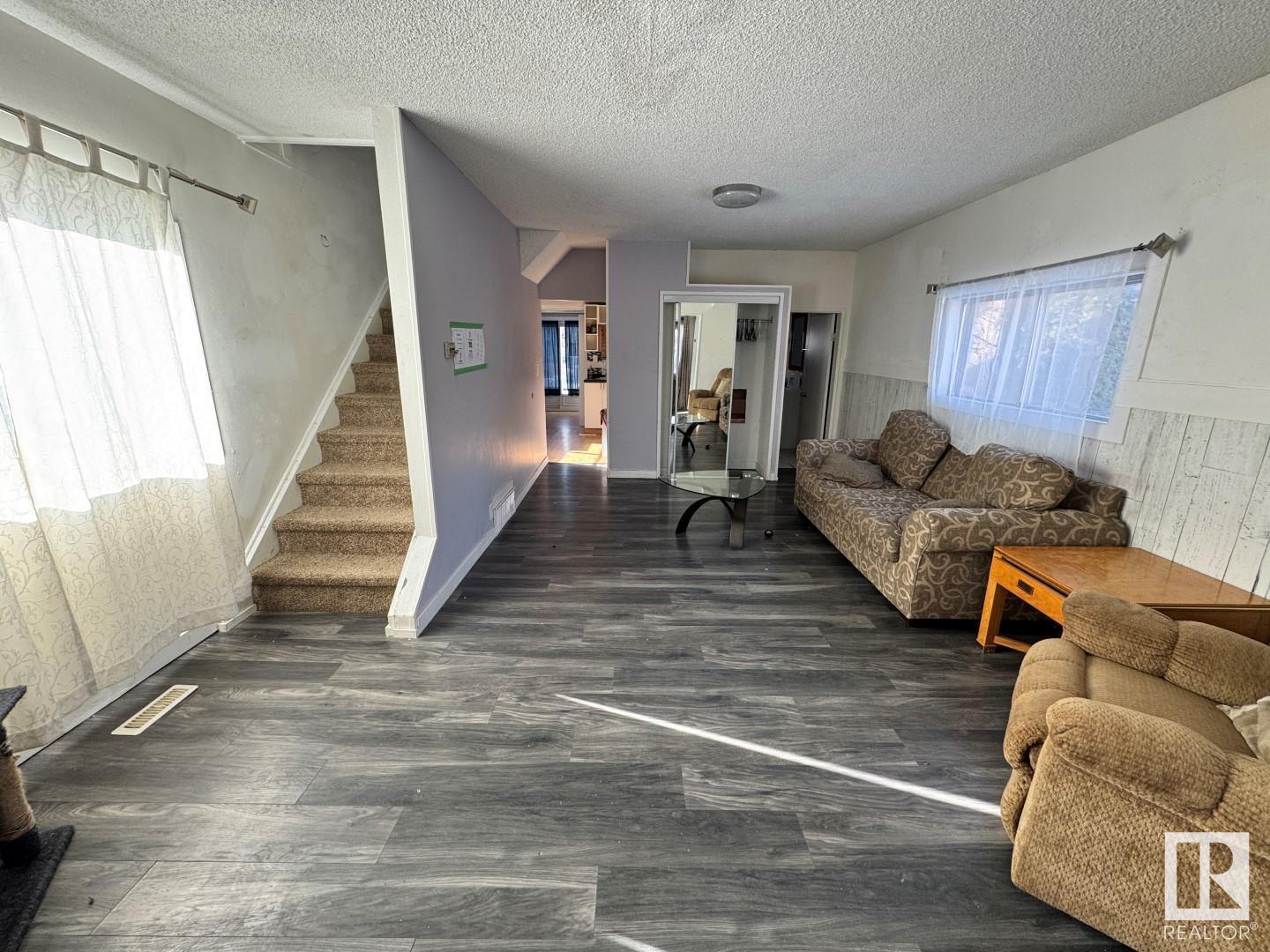 Photo 10 of 11928 68 St Nw, Edmonton AB