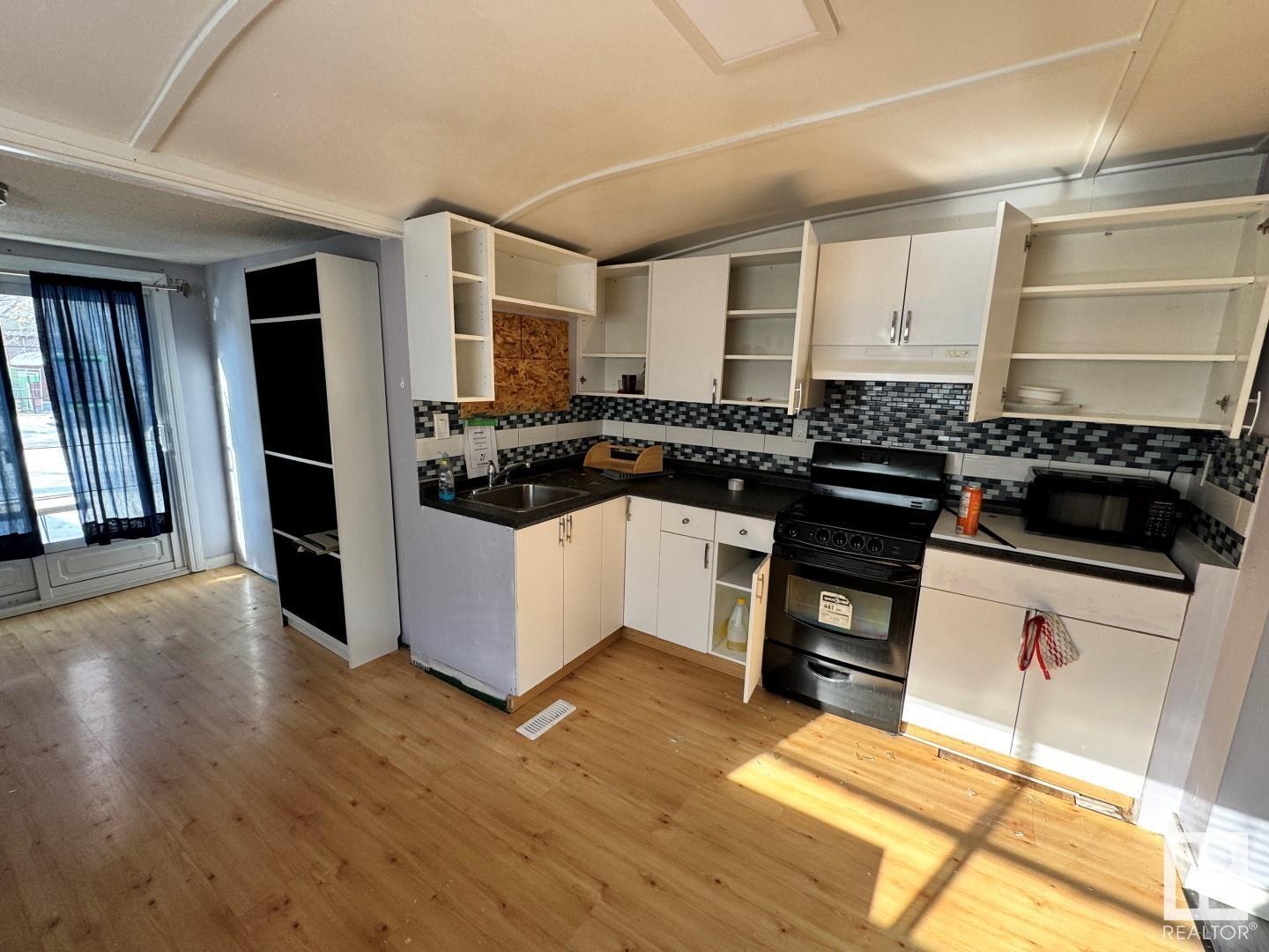 Photo 6 of 11928 68 St Nw, Edmonton AB