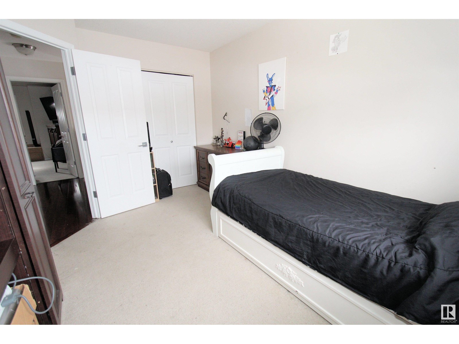 Photo 1 of 1873 Towne Centre Bv Nw, Edmonton AB