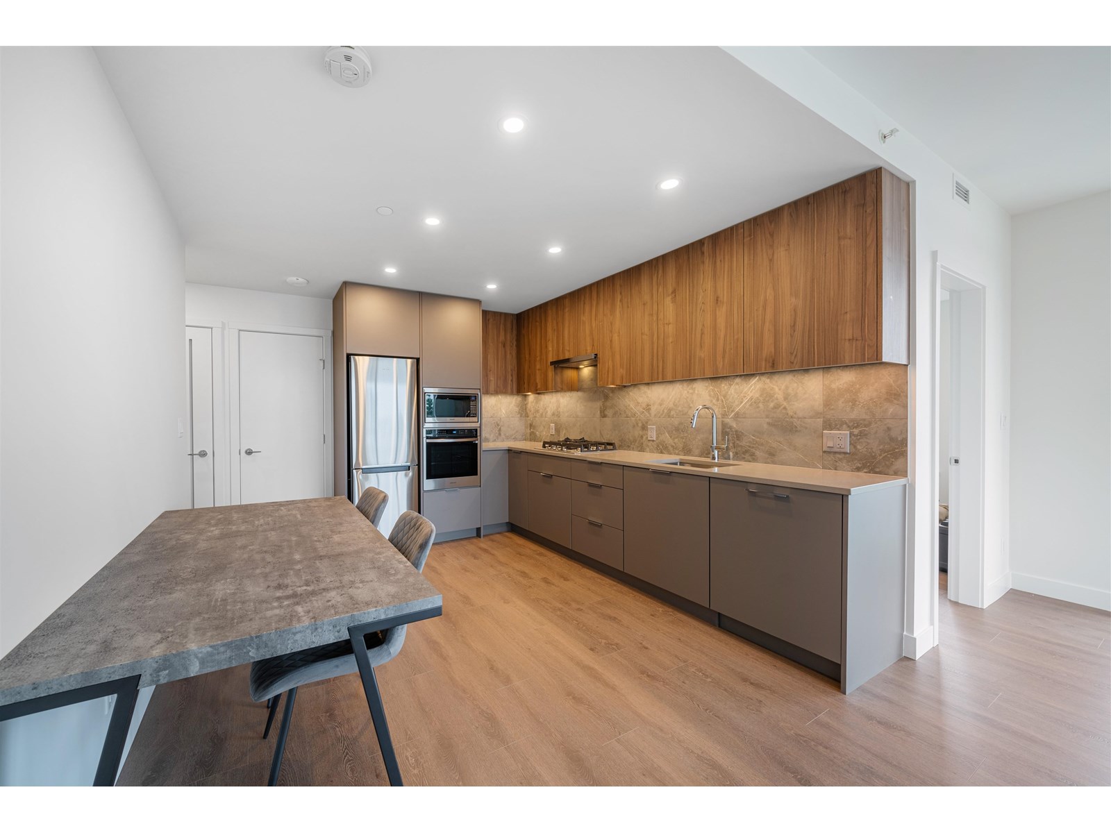 402 13359 OLD YALE ROAD, Surrey real estate listing R3018042