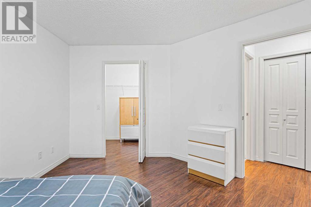 Single Family House for Sale in   Richard Place SW Lincoln Park Calgary 