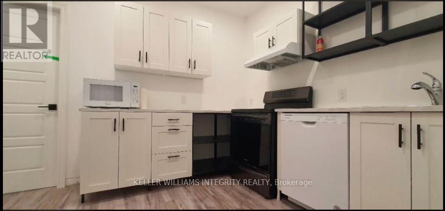https://ddfcdn.realtor.ca/listing/TS638859728554830000/reb76/highres/0/x12234440_16.jpg