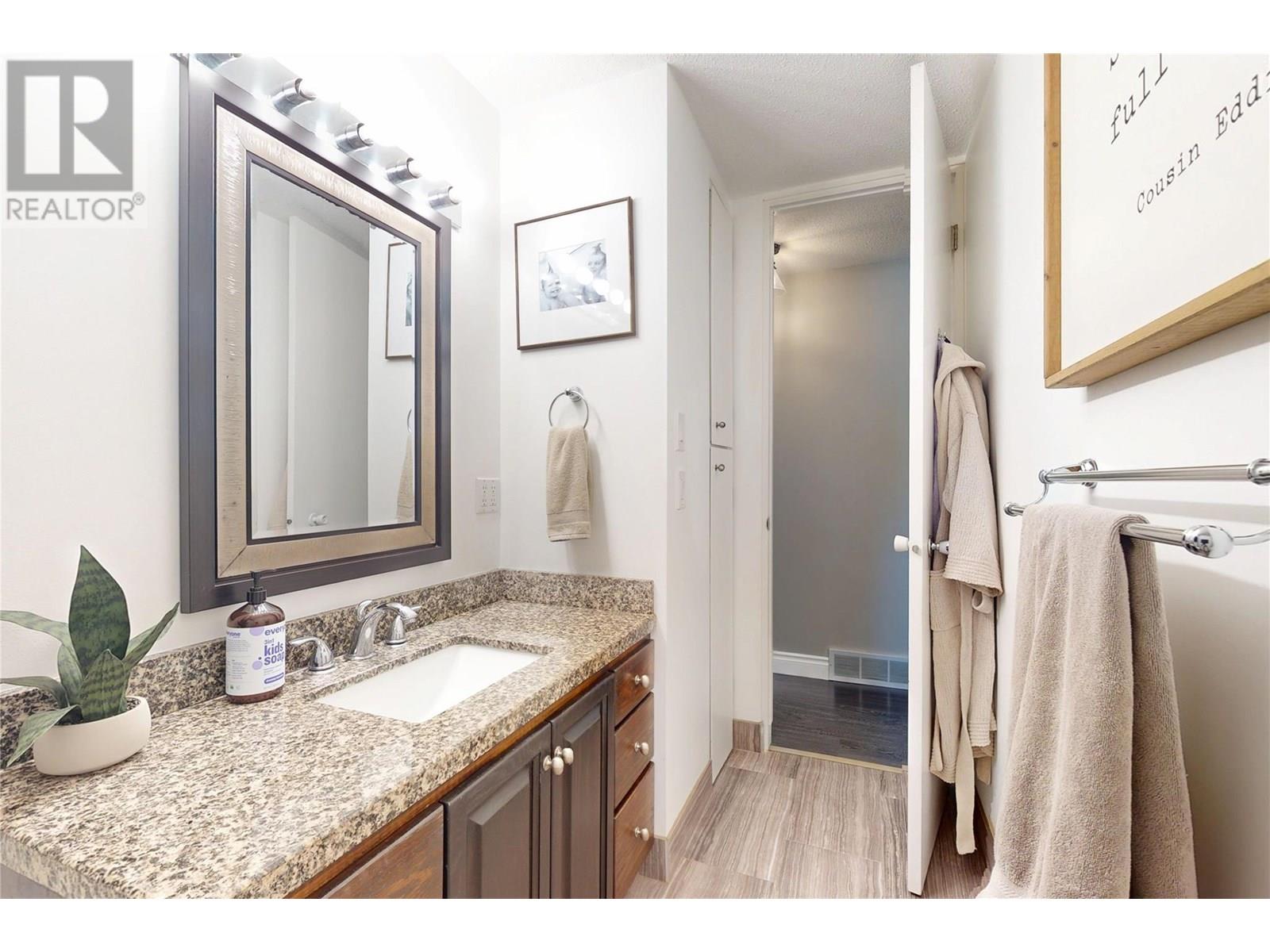  590 Jaschinsky Road, Kelowna