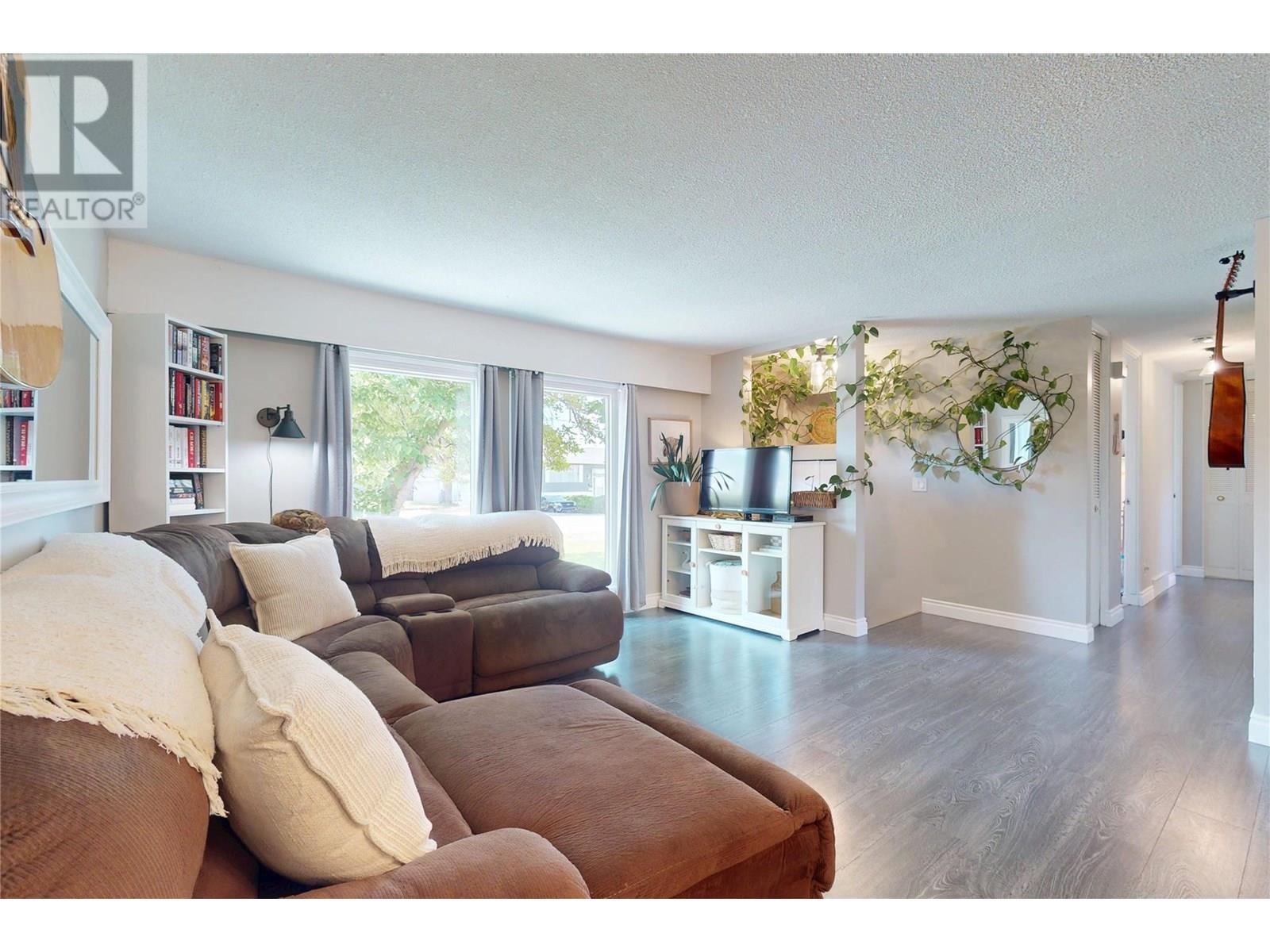  590 Jaschinsky Road, Kelowna