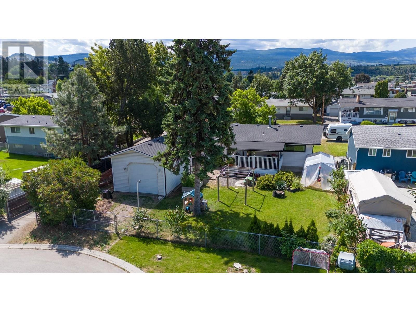  590 Jaschinsky Road, Kelowna