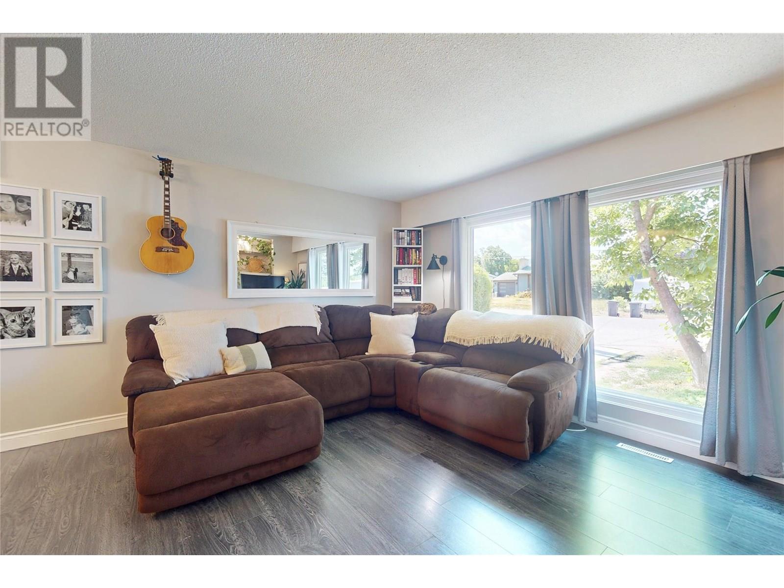  590 Jaschinsky Road, Kelowna