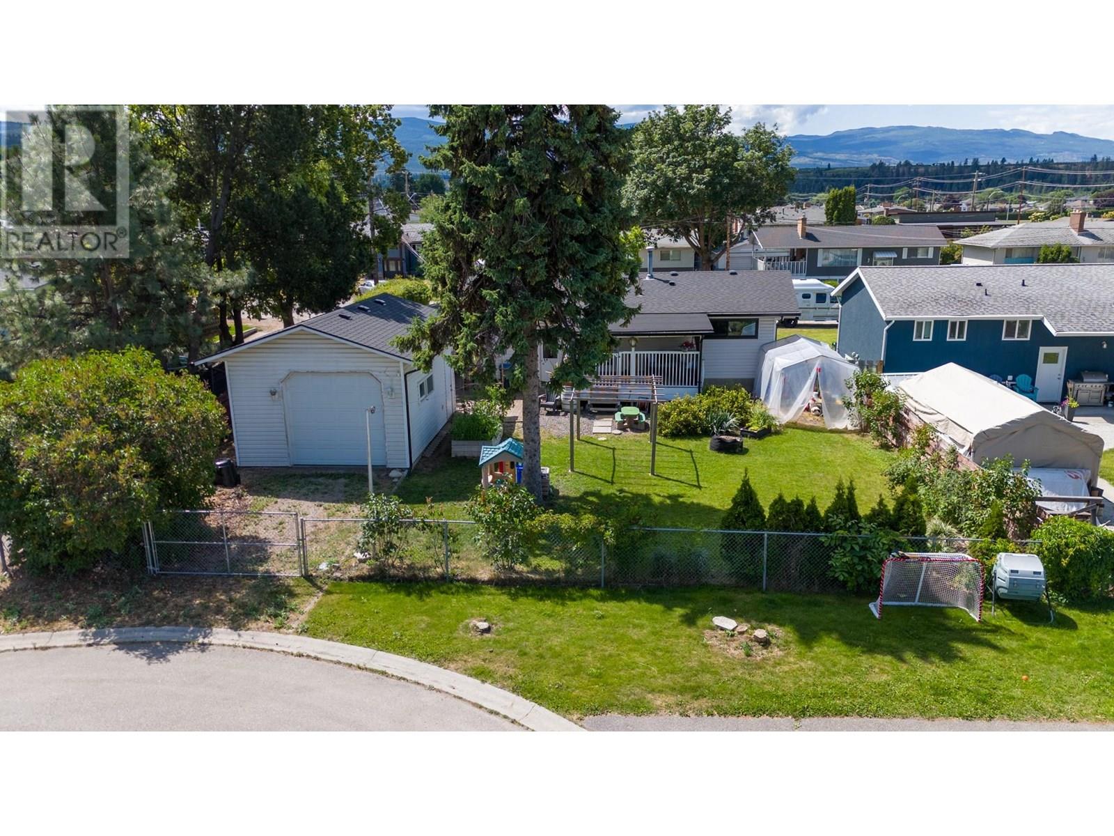  590 Jaschinsky Road, Kelowna