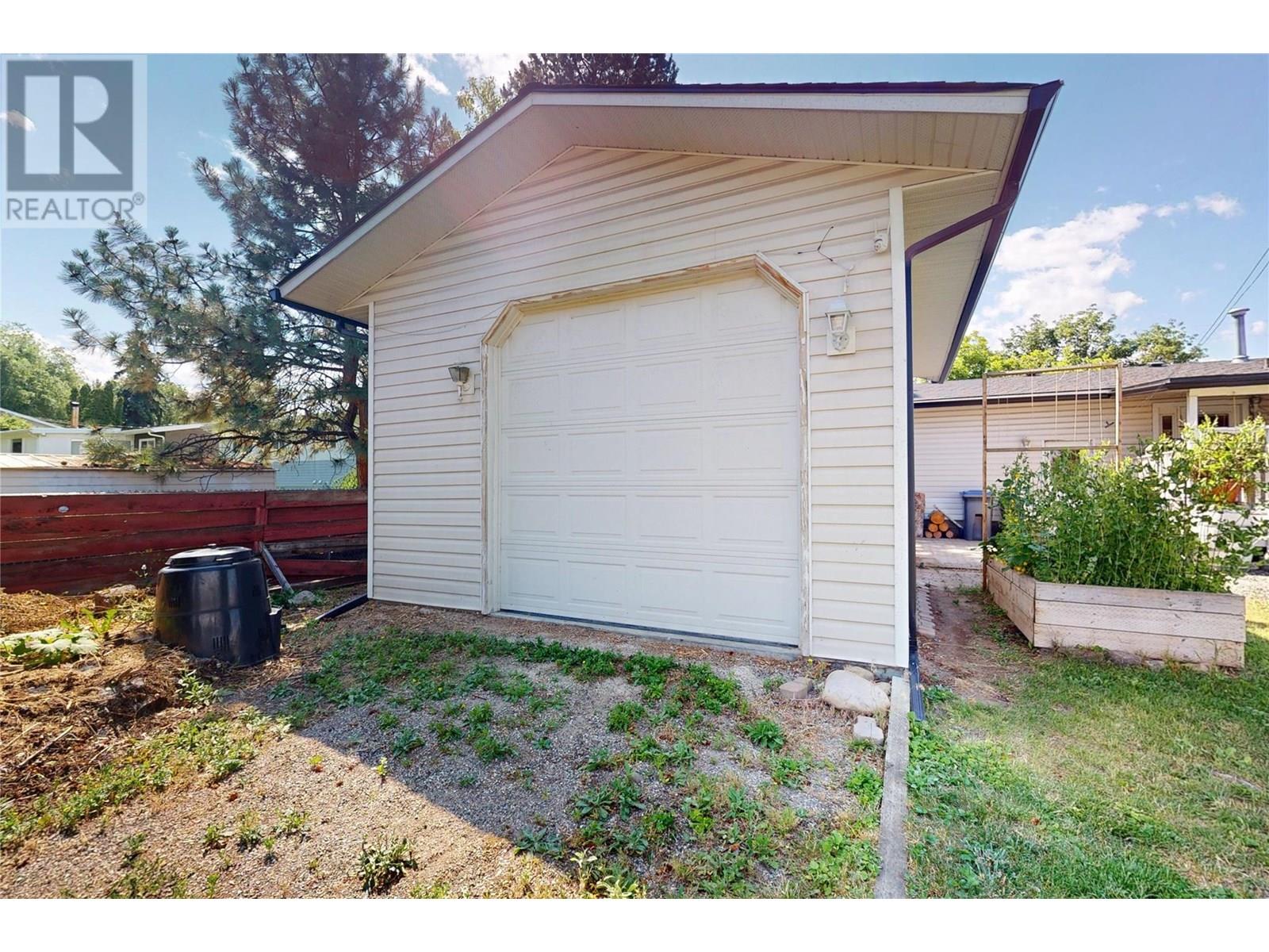  590 Jaschinsky Road, Kelowna