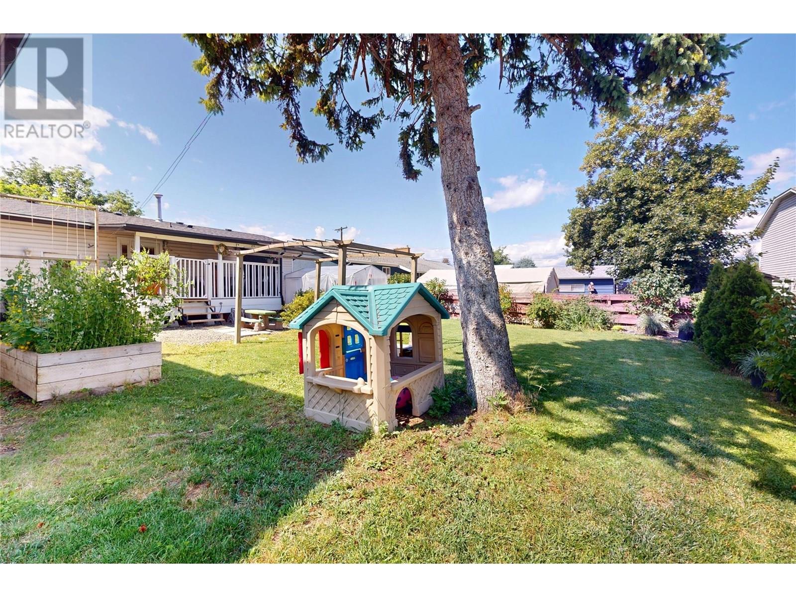  590 Jaschinsky Road, Kelowna
