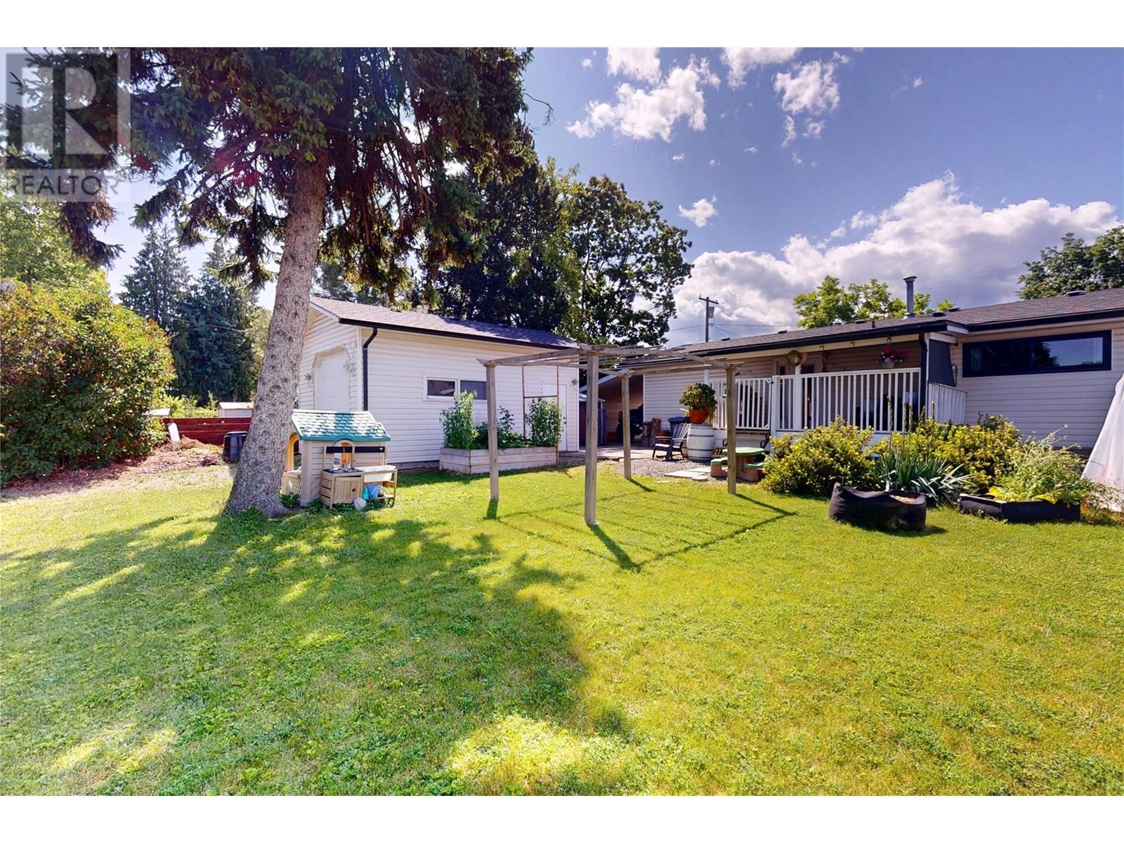  590 Jaschinsky Road, Kelowna