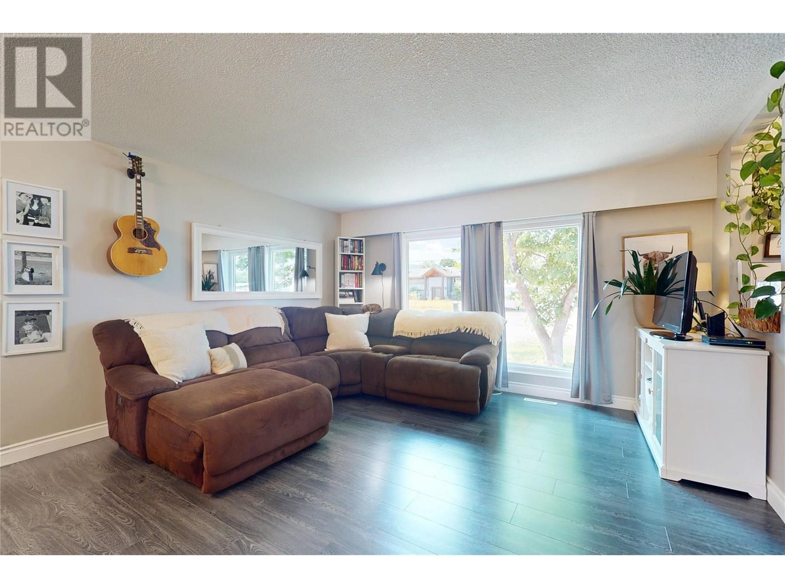  590 Jaschinsky Road, Kelowna