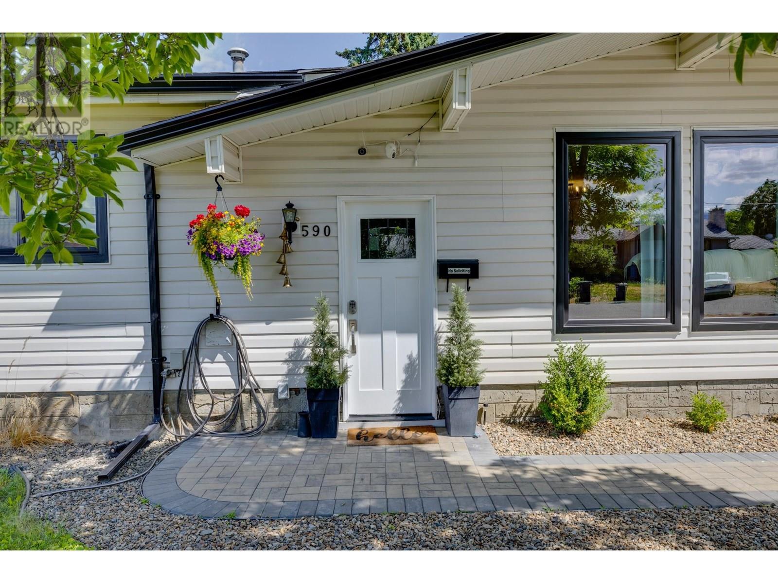  590 Jaschinsky Road, Kelowna